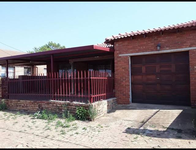 3 BEDROOM HOUSE FOR SALE IN LOTUS GARDENS